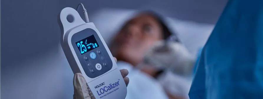 imagem de um profissional de saúde a utilizar o LOCalizer