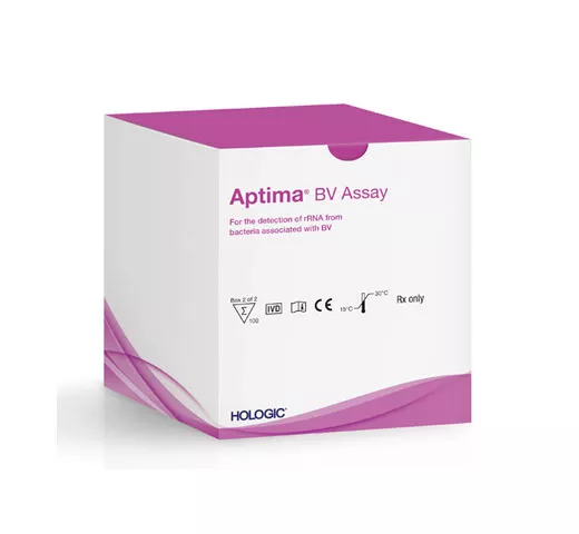 Caixa do ensaio em contexto em fundo branco