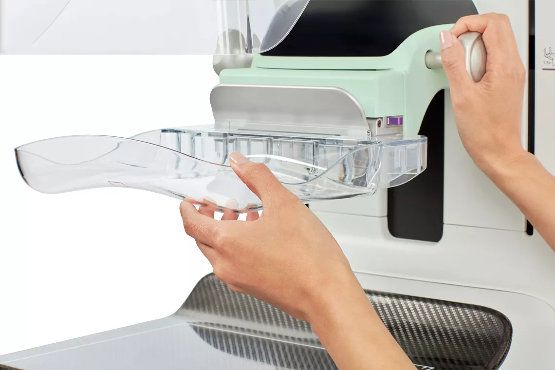 Sistema de estabilização da mama SmartCurve com duas mãos na máquina