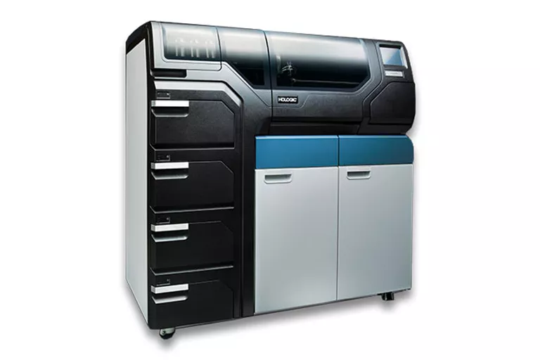 Processador ThinPrep® 5000 Autoloader da Hologic em fundo branco