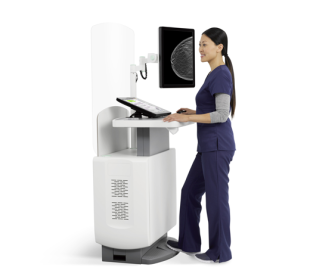 Técnica realizar um procedimento de biopsia com contraste